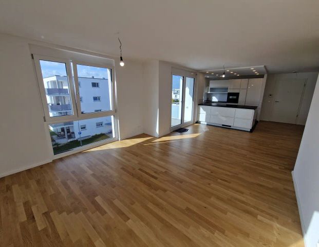 Wunderschöne, neuwertige 4,5 Zimmer-Wohnung mit großem Balkon und 2 Stellplätzen in Holzgerlingen - Foto 1