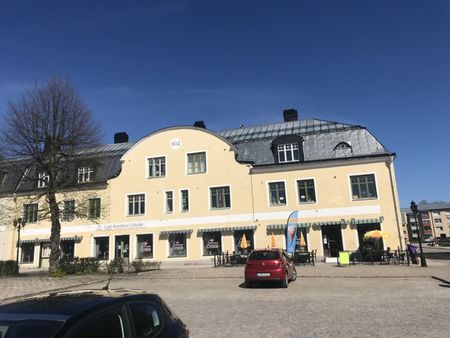 Stor, fin sekelskiftestrea med högt i tak två trappor upp - Foto 2