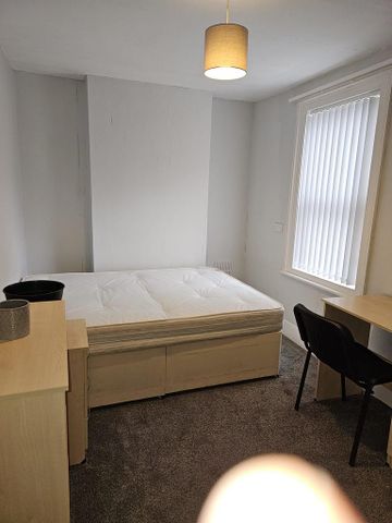 5 bedroom terraced house to rent - Photo 2