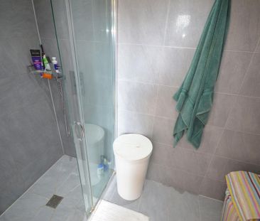 4 bedroom semi-detached house to rent - Photo 4