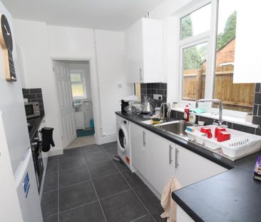 1 bedroom in a house share to rent - Photo 4