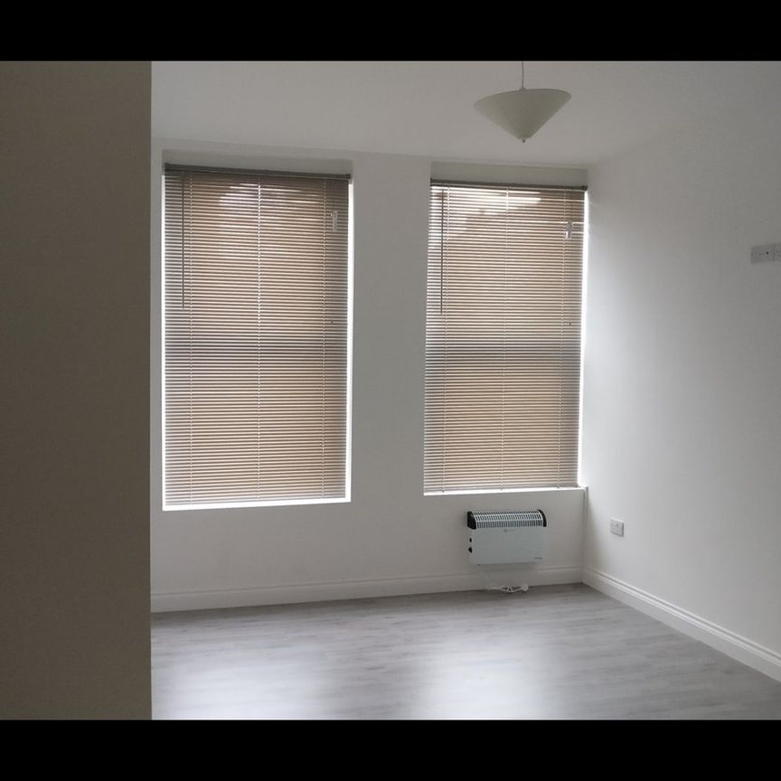 Studio Flat, Stanley Road, L20 - Photo 1