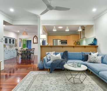 Bardon Oasis - Where outdoor living and entertaining is a dream! - Photo 1