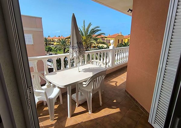 Se alquila en Costa del Silencio apartamento de 2 dormitorios