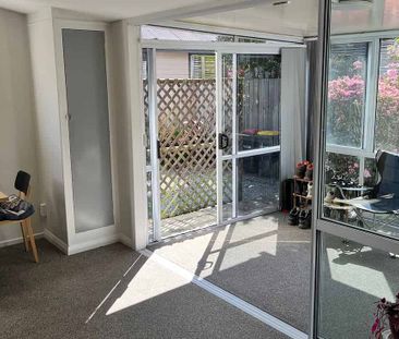 As-new apartment 300m from CBD edge, warm/sunny - Photo 3