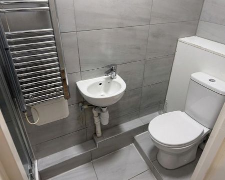 1 Bed Flat, North End, CR0 - Photo 3