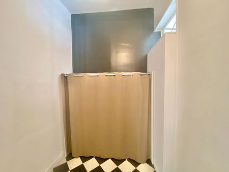 A Louer - Nantes Place Sanitat - Appartement Bourgeois 4 Pièces De 108.18 M² - Photo 2