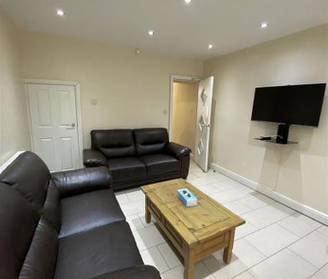 6 bedroom house to rent - Photo 1