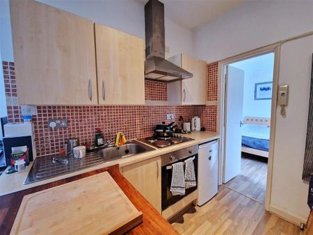 1 bedroom flat to rent - Photo 5