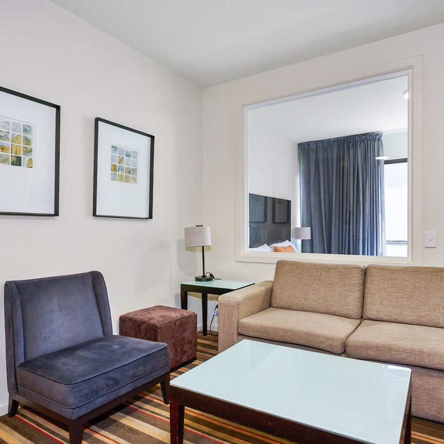 Fully Furnished 1 bedroom Super Central Apartment - Photo 1