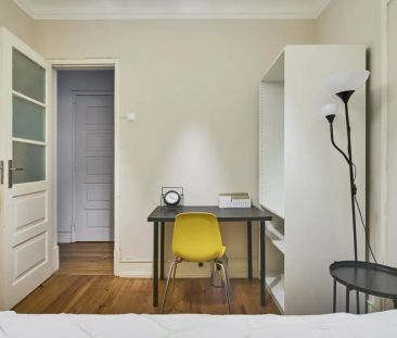 Room in a shared 4-bedroom apartment for rent in Lisbon, professionals only - Foto 5
