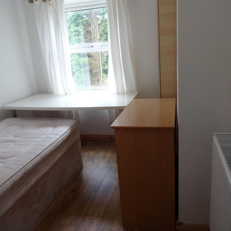 4 bedroom semi-detached house to rent - Photo 1