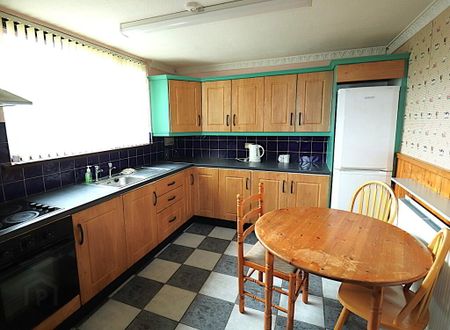 9 Corrainey Gardens, Dungannon, BT70 1UE - Photo 2