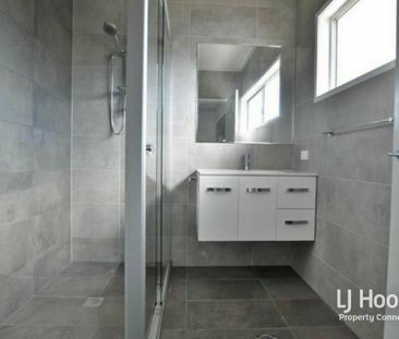 STUNNING TOWNHOUSE. OUTSTANDING LOCATION - Photo 2