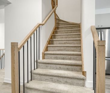 For Lease - 125 Lyall Stokes Circle, East Gwillimbury, Ontario - Photo 2