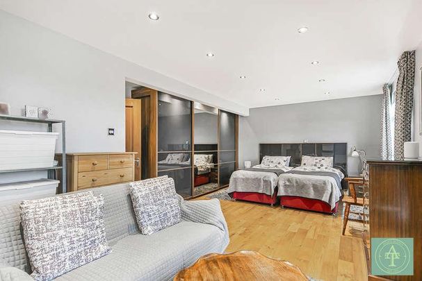 Elm Park Road, Winchmore Hill, London, N21 - Photo 1