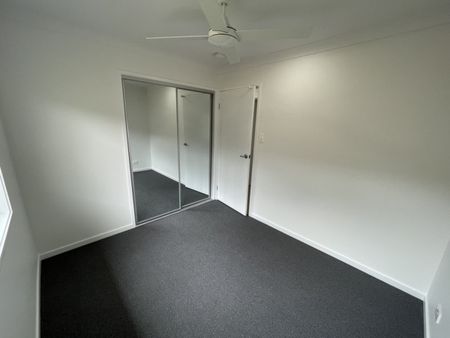 Stylish, Modern & Compact Family Home - Photo 4