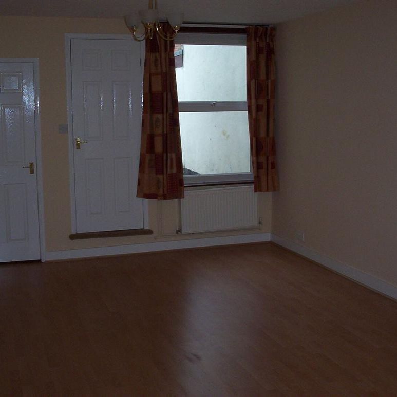 2 bedroom end of terrace house to rent - Photo 1