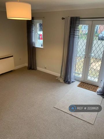 1 bedroom flat to rent - Photo 2