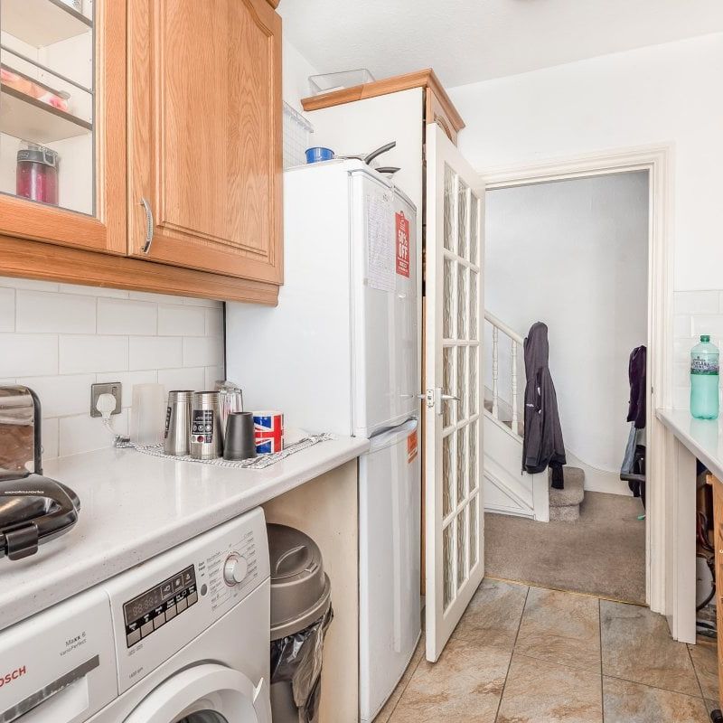 Thornton Avenue - Photo 1