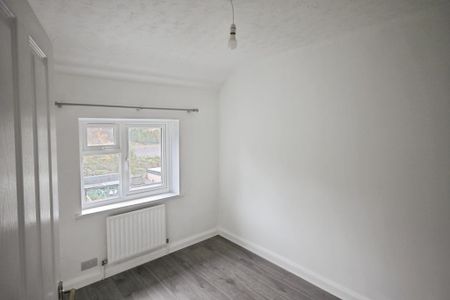 2 bedroom terraced house to rent - Photo 2