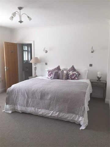 4 bedroom detached bungalow to rent - Photo 4