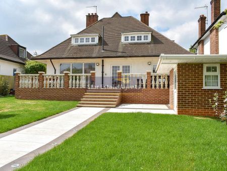 6 bedroom detached house to rent - Photo 4