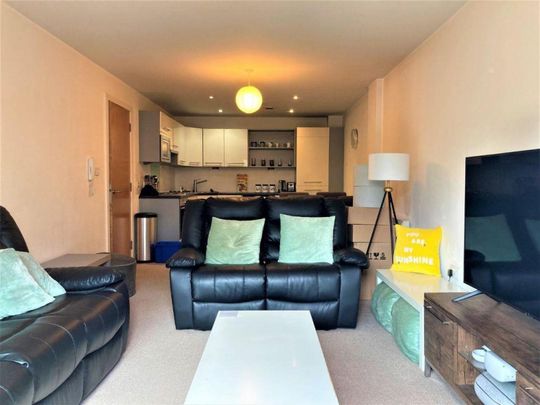 2 bedroom Flat To Let - Photo 1