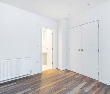 3 bedroom end of terrace house to rent - Photo 4