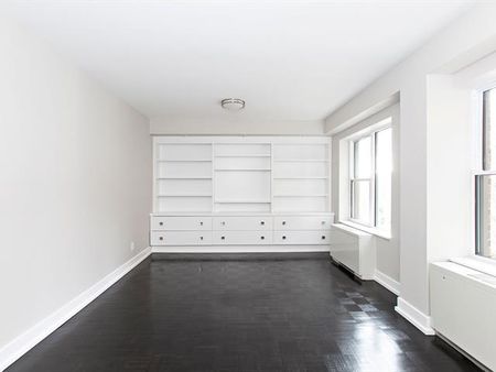 1745 Av. Cedar - Photo 4