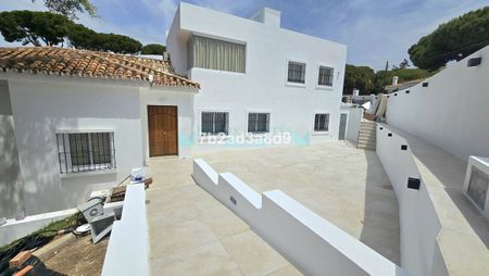 Villa for rent in Elviria, Marbella East - Photo 5