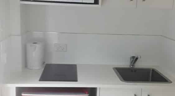 1 bedroom Unit - Newly Renovated - Fully Furnished - Photo 1