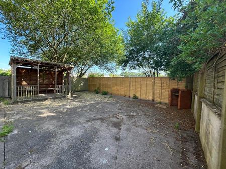 4 bedroom flat to rent - Photo 5