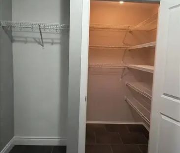 735 DEVERON Crescent Unit# 211 | 735 DEVERON Crescent Unit# 211, Lo... - Photo 1