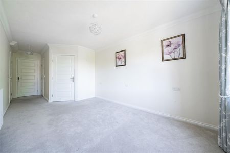 Sanderson Lodge, Selsdon - Photo 3