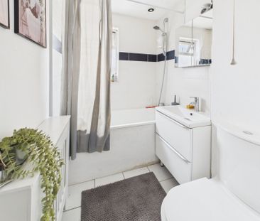 Holmedale, Slough, Berkshire,SL2 - Photo 4