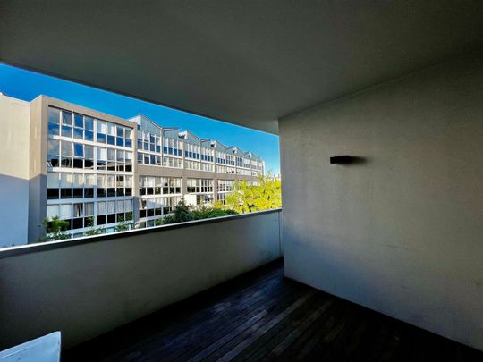 Luxurious 3 bedrooms Living in Camperdown's Heart - Photo 1