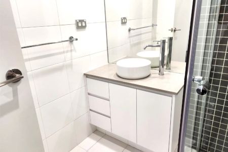 Modern comfort in heart of Balmain - Photo 5