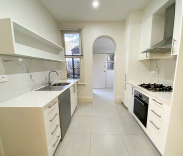 Great Terrace in a beautiful tree lined street - Photo 3