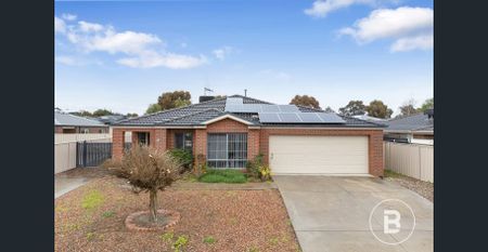 Family home with Swimming Pool - Photo 5
