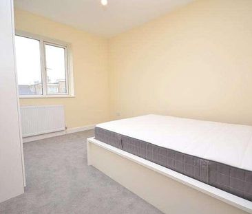 Chigwell Road, London, E18 - Photo 2