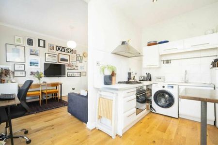 A stylish and modern studio apartment set on Southgate Road - Photo 3