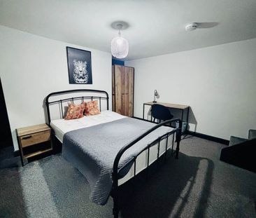 Cross Henley Road, Bramley, Leeds - Photo 6