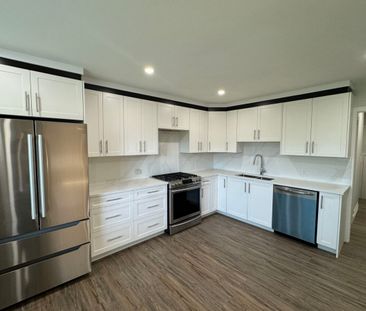 Fully Renovated Home! - Photo 2