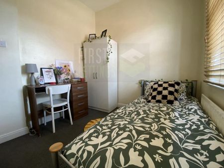 4 bedroom terraced house to rent - Photo 3