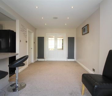 4 bedroom semi-detached house to rent - Photo 3