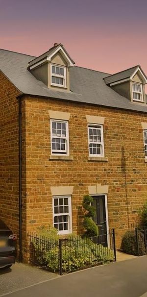 4 bedroom semi-detached house to rent - Photo 1
