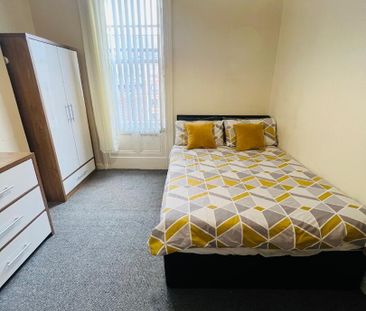 Camden Street, Room 2, BT96AU, Belfast - Photo 5