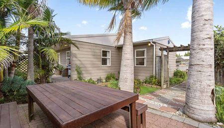 Charming Mt Wellington 3BR Home - Photo 4