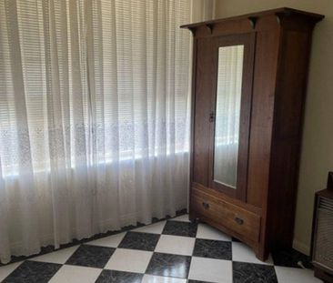 Upstairs 3 Bedroom Unit/Apartment close to all Amenities - Photo 4